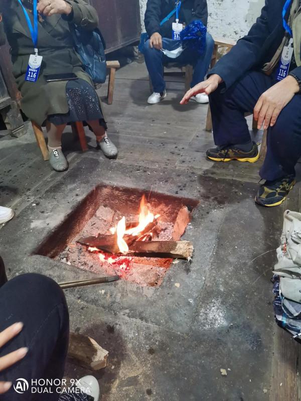 苗寨景區旅遊,看上價值2500元的銀碗值得買嗎?有沒有收藏價值? 苗寨景區旅遊,看上價值2500元的銀碗值得買嗎?有沒有收藏價值?