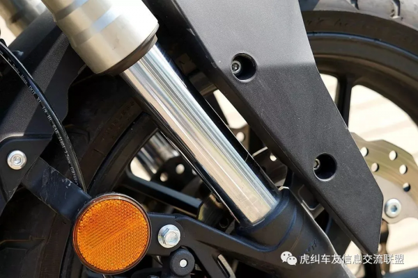 濤哥‘暴力’試駕：隆鑫VOGE無極500DS摩托駕馭感受