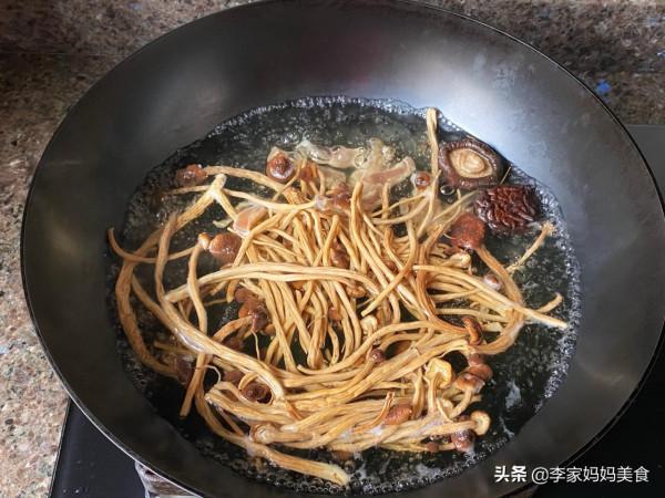 我家高中生最饞這道懶人燜飯，飯菜一鍋出，營養又好吃，做法簡單