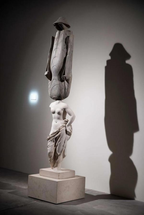 ​是我瘋了還是關曉彤真的變時髦了？