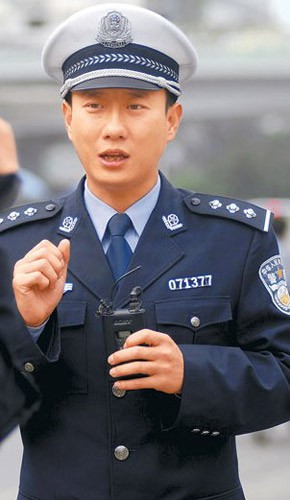 停播3年，那個從不開罰單的“網紅交警”譚喬，為何患抑鬱症了？