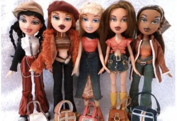 女子花費5萬元整形27次，收穫“麵包嘴”，她表示：現在自信多了