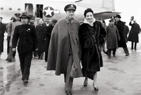 蔣介石最後是怎樣離開大陸的？