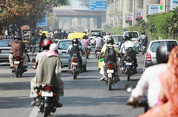 距離的偏見——“牛車”上的印度 距離的偏見——“牛車”上的印度