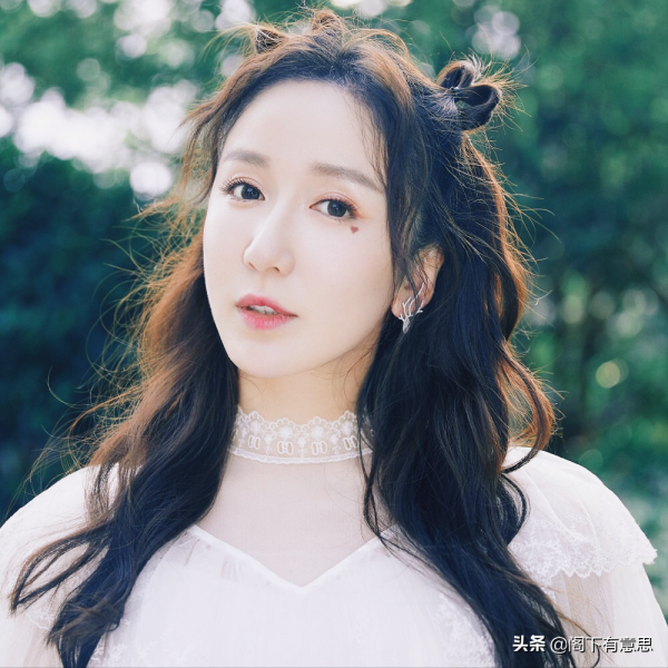 做演員的時候很成功,做網紅也是很成功的80後女演員 做演員的時候很成功,做網紅也是很成功的80後女演員