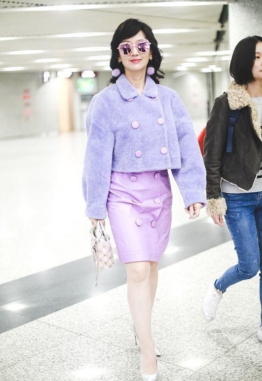 懂保養的女人挺厲害，趙雅芝同框大7歲的汪明荃，感覺不像同輩人