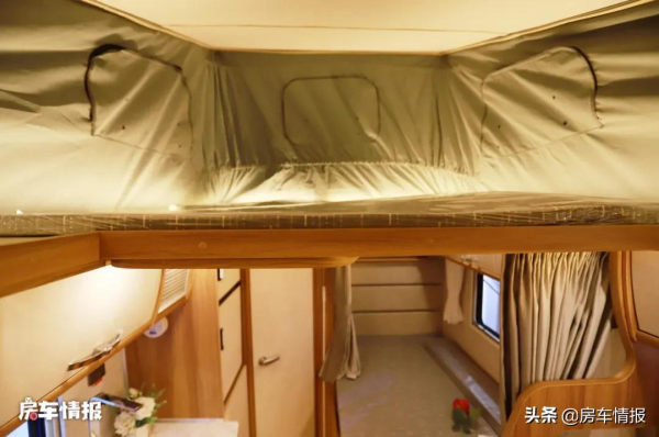 高度不到2.5米的福特房車,一層洗澡做飯睡覺,二層是孩子的樂園 高度不到2.5米的福特房車,一層洗澡做飯睡覺,二層是孩子的樂園