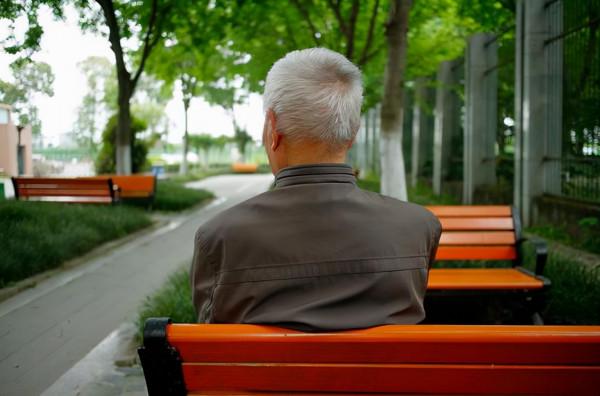 為啥白頭髮越長越多?你認為是老了,醫生:或是缺乏2種營養素 為啥白頭髮越長越多?你認為是老了,醫生:或是缺乏2種營養素