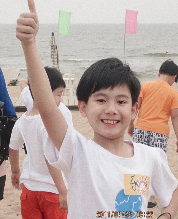 不墊鼻子、不動臉，個個都是原生態臉，這9位明星越看越招人喜歡