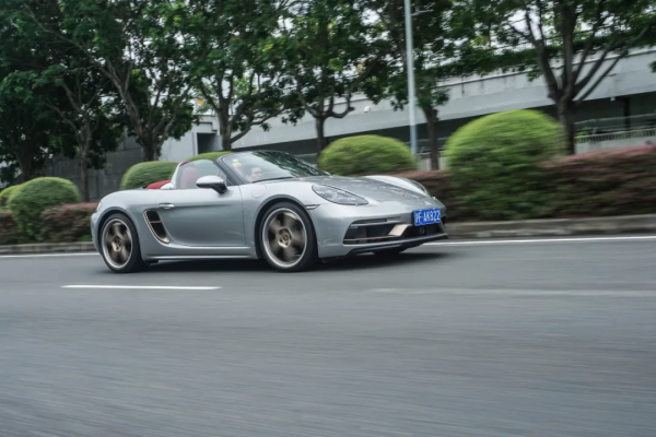 全球限量1250臺，這臺718 Boxster 有哪些高能進階？