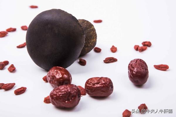 2022情人節禮物，到底送什麼？可別再發紅包了