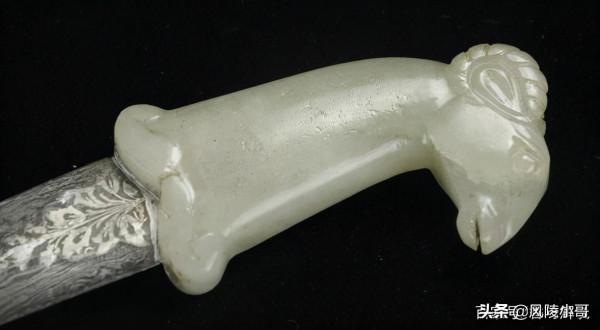 外國女子帶來一把刀，曾被用來切面包，專家激動：把手就值18萬