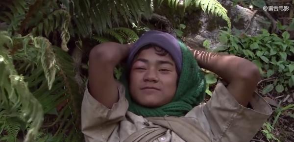 14歲少年爬100米懸崖採蜂蜜,給3個弟妹賺學費!紀錄片 14歲少年爬100米懸崖採蜂蜜,給3個弟妹賺學費!紀錄片