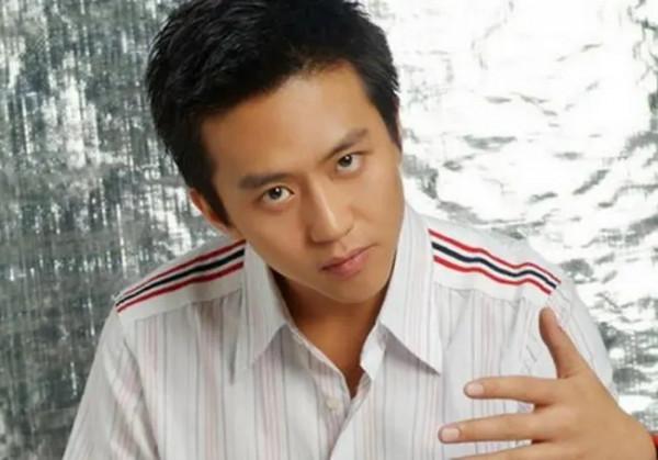 鄧超：把丈母孃當成親媽孝順，街頭混子改邪歸正，登上人生巔峰