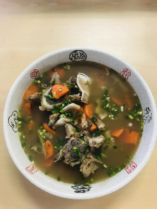 入冬進補煲湯系列之四~胡蘿蔔牛骨湯 入冬進補煲湯系列之四~胡蘿蔔牛骨湯