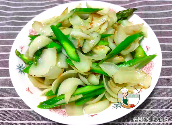 建議女人少吃保健品，多吃&OpenCurlyDoubleQuote;一白一綠&rdquo;，便宜營養，冬天吃特養人