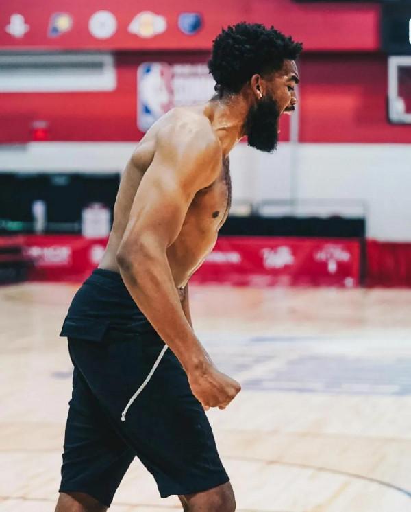 唐斯and王哲林:高低平行線上,進攻天才的無奈與哀嘆 唐斯and王哲林:高低平行線上,進攻天才的無奈與哀嘆