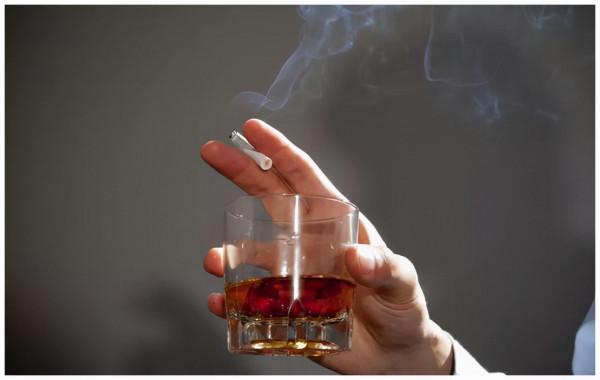 晚上睡覺,總感覺嘴裡很苦,還發幹?注意:或與這4個原因有關 晚上睡覺,總感覺嘴裡很苦,還發幹?注意:或與這4個原因有關