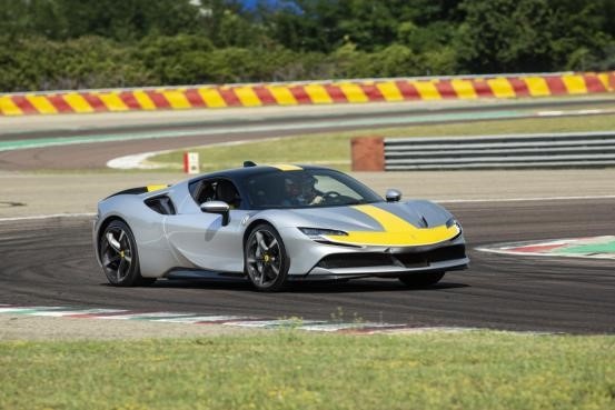 好開!中國人首試法拉利SF90 Stradale Assetto Fiorano配置版 好開!中國人首試法拉利SF90 Stradale Assetto Fiorano配置版