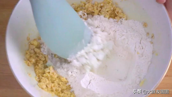 揭秘！燕麥消化餅的做法！和買的一樣，酥酥軟軟，好吃到腦昏昏