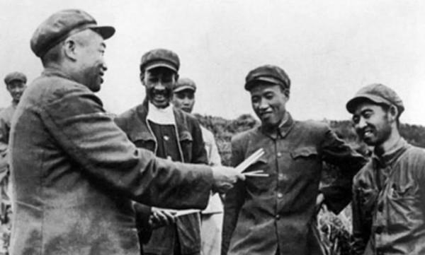 警衛員不讓父親進中南海，彭德懷得知後大怒：你是從哪裡來的