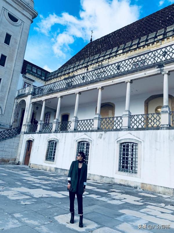 殷桃真是優雅到骨子裡了,穿V領禮服華麗高貴,扎丸子頭更顯俏皮 殷桃真是優雅到骨子裡了,穿V領禮服華麗高貴,扎丸子頭更顯俏皮