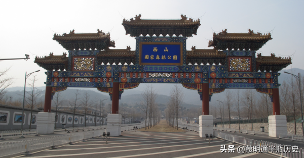 無名英雄紀念碑文為何寫做無朕加之而不怒，而不是無故加之而不怒