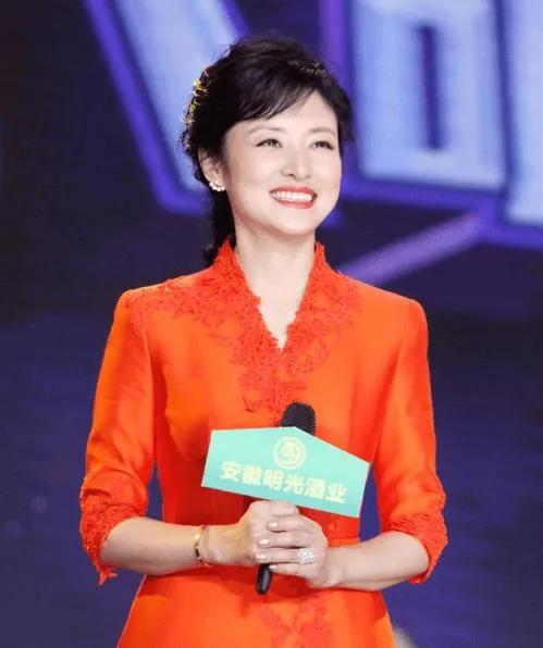 央視主持人周濤驚豔了時光寫真集 央視主持人周濤驚豔了時光寫真集