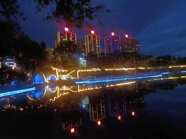 美文欣賞:張書成《賞月》 美文欣賞:張書成《賞月》