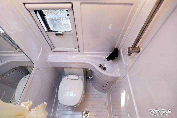 衛航全新配色邁阿密藍，情懷還是創新？實拍V590藍色進化版房車