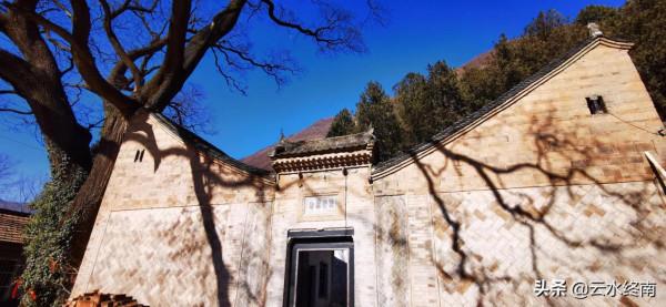 相信嗎？秦嶺北麓還有這麼精緻的老屋，不過不知道它還能保留幾年