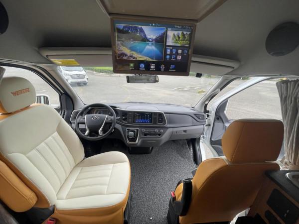 適合兩人精緻出行，無中門的B型房車，衛航V500房車