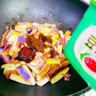 雙醬爆茄子這樣做,手殘黨也能當大廚 雙醬爆茄子這樣做,手殘黨也能當大廚