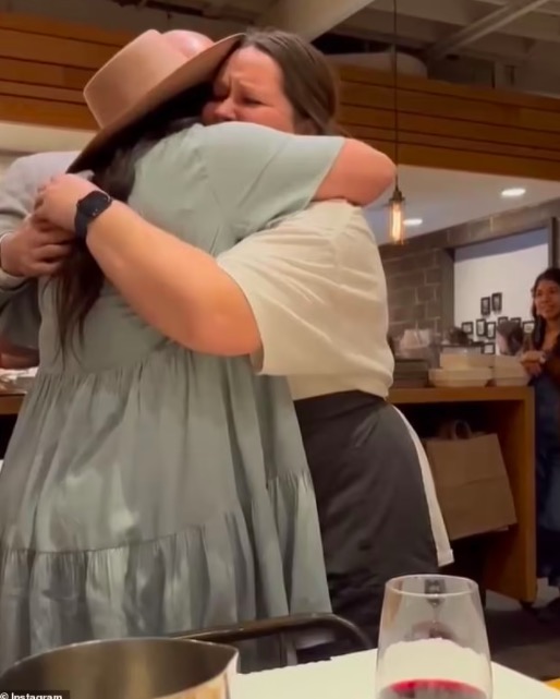 美國服務員收到好心顧客給的4400美元小費，反被餐廳炒魷魚