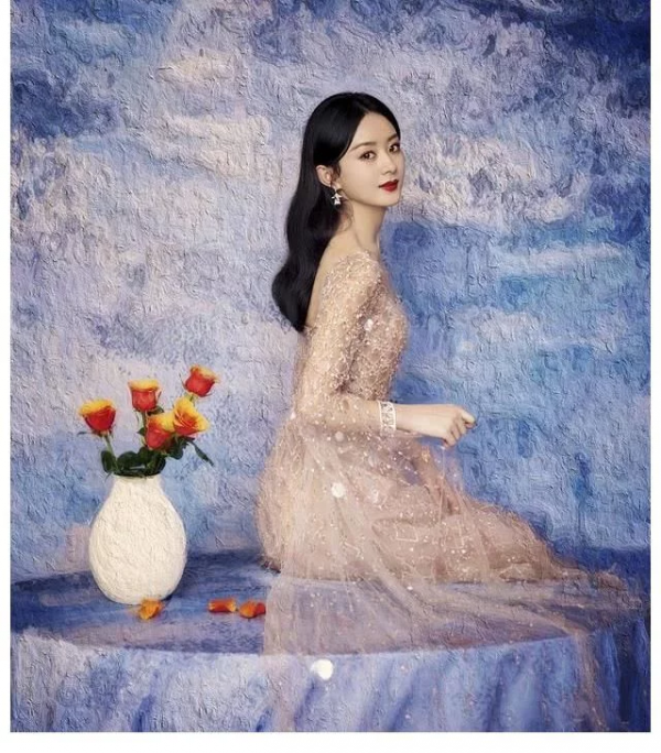 趙麗穎亮相大灣區中秋晚會，裸粉色長裙仙氣十足，妥妥的東方美人