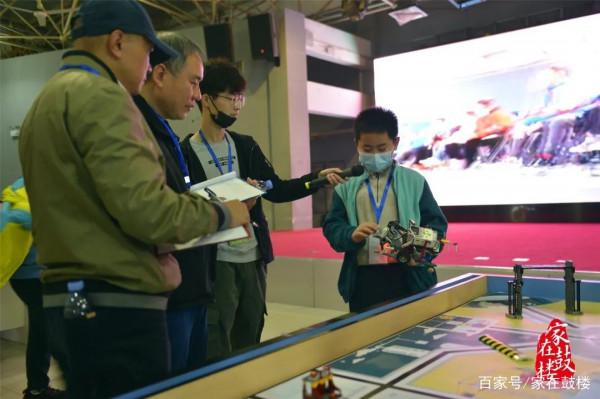 小小少年大顯“身手”第十屆鼓樓區“春芽杯”機器人創意大賽開賽