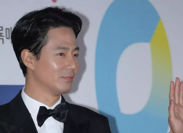 男星紅毯濃妝總是翻車!現場生圖對比太明顯,妝面乾淨清爽才舒服 男星紅毯濃妝總是翻車!現場生圖對比太明顯,妝面乾淨清爽才舒服