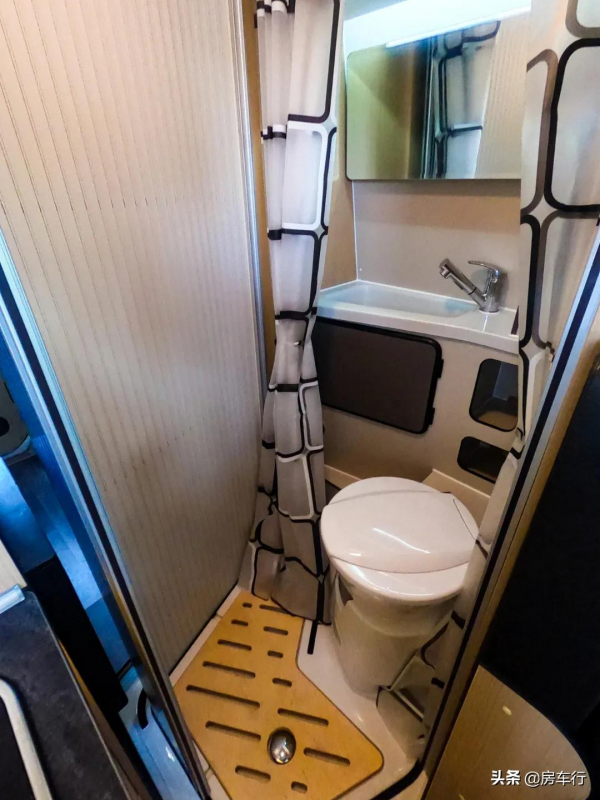 景宴-棲599 B型房車，靈活車身，舒適性可與C型車相比