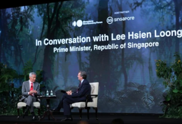 11月19日，李顯龍評中美戰爭機率；美國華裔見義勇為卻被黑人打