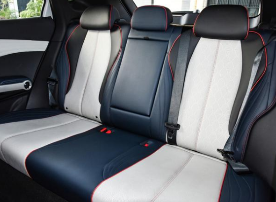 比亞迪元PLUS到店！13&period;28萬起軸距2米72，龍顏3&period;0設計，不香嗎？