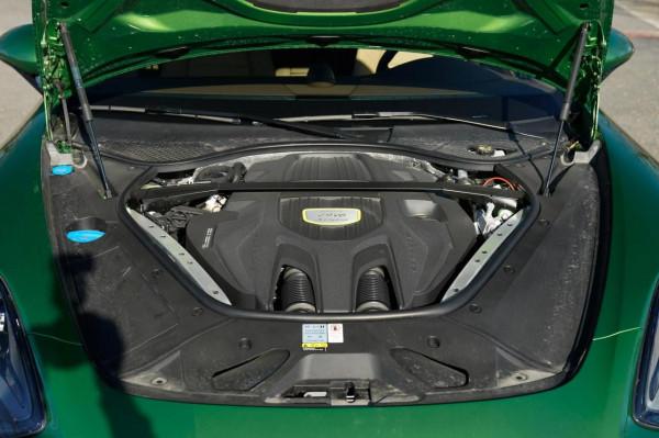 Panamera E-Hybrid，大型車，配雙渦輪增壓發動機，動力澎湃