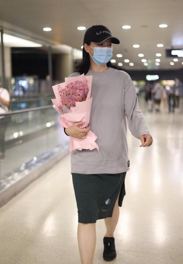 詠梅不刻意扮嫩的樣子太美了，雖然是素顏出鏡，卻依舊美得出眾