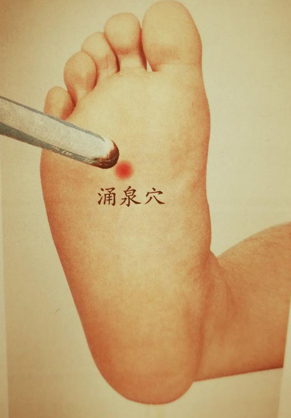 下半身怕寒、腳涼，上半身怕熱，愛上火，可能是上熱下寒了