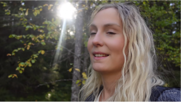 “北歐李子柒”喬娜堪稱人生贏家：坐擁百萬粉絲，愛人陪伴在側