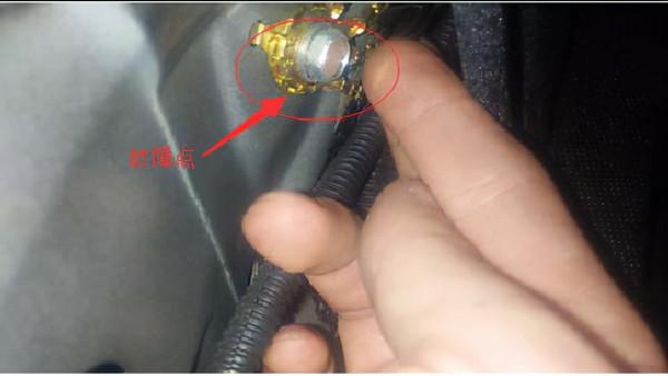 本田雅閣踩剎車導致車內倒車雷達的蜂鳴器響