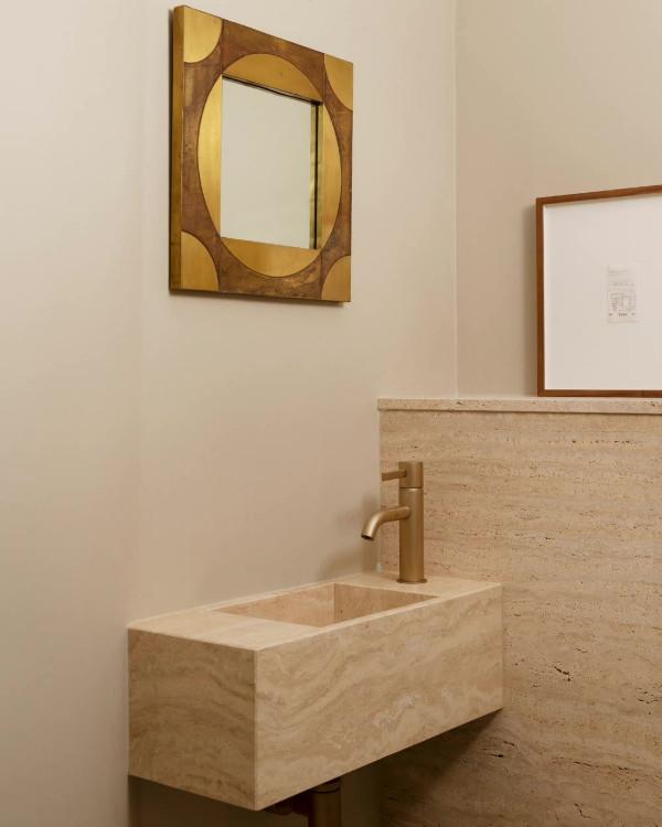 一位優雅女士的巴黎住所，木頭和大理石，舒服又貌美，太理想了