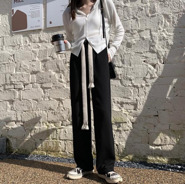 條絨褲子搭配什麼上衣