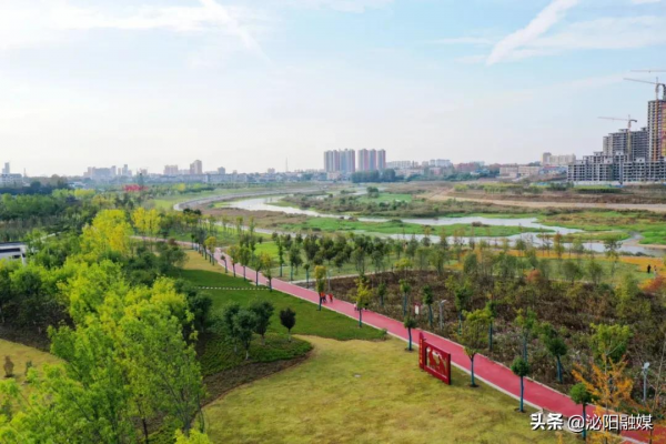 不可思議！已是深秋，月兒灣公園卻如此多彩，恰似夏日還未走遠