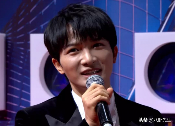 音樂盛典紅毯明星未ps狀態:薛之謙臉圓,鬱可唯卡粉,金子涵發福 音樂盛典紅毯明星未ps狀態:薛之謙臉圓,鬱可唯卡粉,金子涵發福