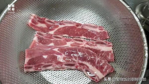 煎牛排骨的家常做法，外酥裡嫩，好吃到舔盤子